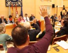 El voto de calidad de la alcaldesa avala el cambio de nombre de Fernández Ladreda