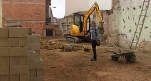 El Ayuntamiento derriba un viejo inmueble de la calle Doctor Víctor Sanz Gómez