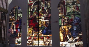 Las vidrieras de la Catedral más cerca de los segovianos gracias al libro «La Luz de los Misterios»