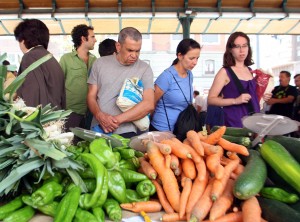 Mercado de productos ecológicos en San Lorenzo
