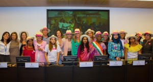 El Acueducto se viste de rosa en defensa de los derechos de las niñas