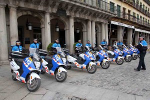 La Policía Local detiene a cuatro repartidores a domicilio en motocicleta sin licencia
