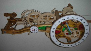 Relojes de madera en el Centro Social Corpus