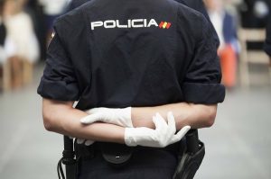 Un vecino de Segovia, detenido por presuntamente atentar contra un agente y contra la salud pública