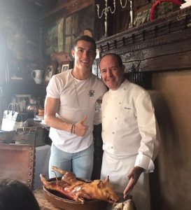 Cristiano Ronaldo se apunta a la «dieta» del cochinillo segoviano