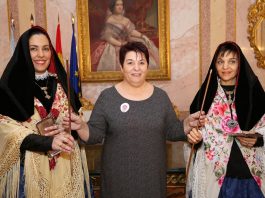 Las alcaldesas de Zamarramala reciben el bastón de mando