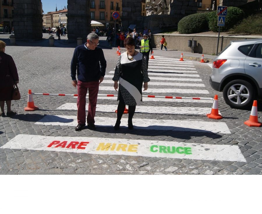 Pare-Mire-Cruce, el nuevo lema de los pasos de peatones de la ciudad