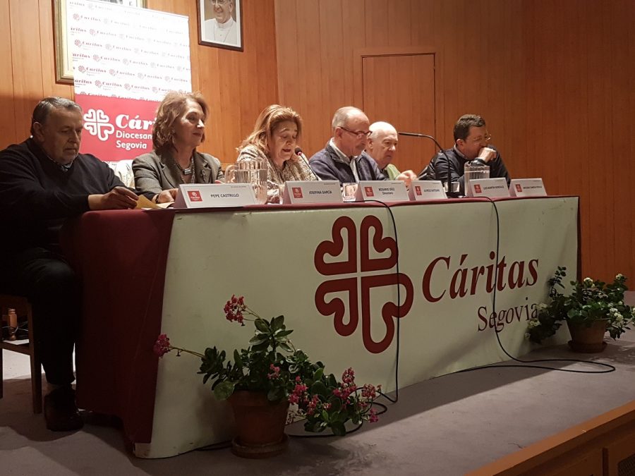 Cáritas Segovia homenajea a la radio en la XIII Semana del Mayor