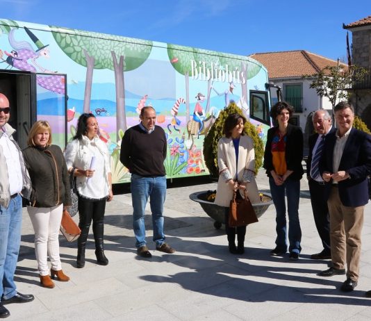Mónica Carretero ilustra el nuevo Bibliobús de la Diputación