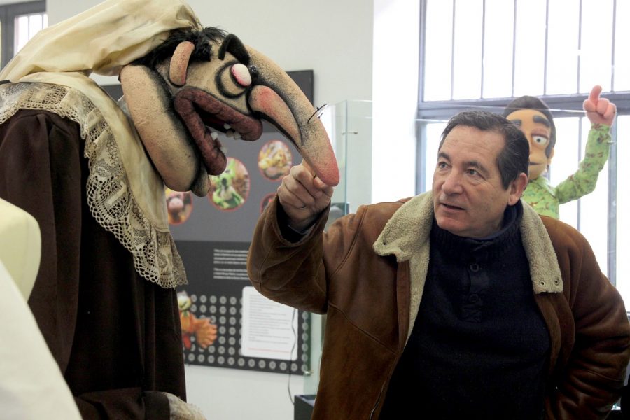 Un titiritero al frente de Titirimundi