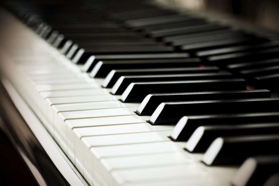 Cuatro pianos protagonizarán el concierto «Noche en Blanco y Negro» en Sepúlveda