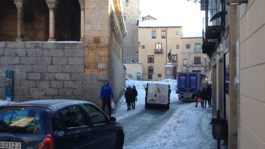 Complicaciones en el centro de Segovia por las placas de hielo