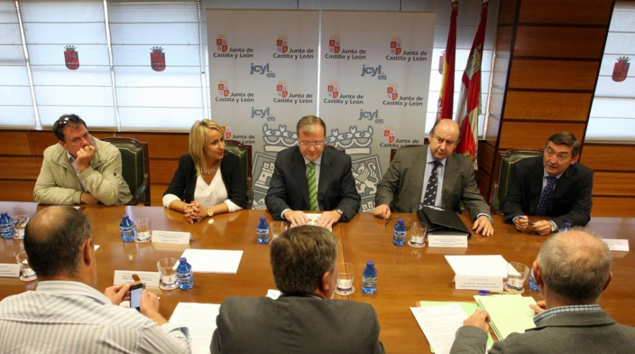 Tudanca anima a confrontar el modelo del PSOE en materia de despoblación con el del PP tras 30 años de Gobierno