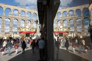 El teatro de títeres vuelve a llenar las calles y plazas de Segovia un año más