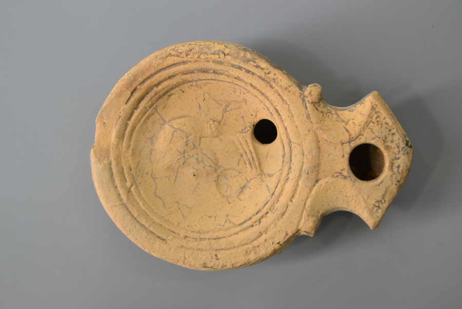 Nueva ‘pieza desconocida’ de una lámpara de aceite en el Museo de Segovia