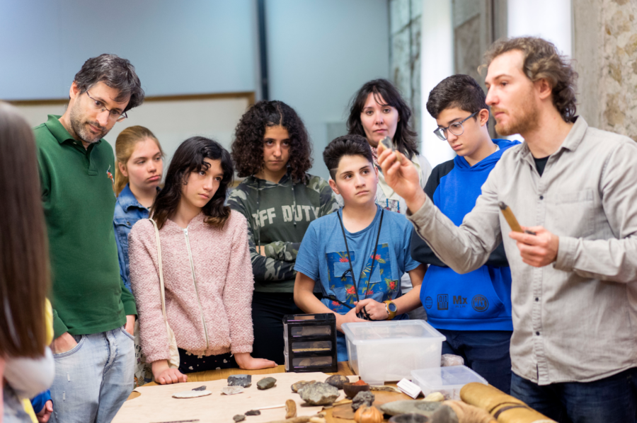 Alumnos segovianos de primaria y secundaria se acercan a la Arqueología en IE University