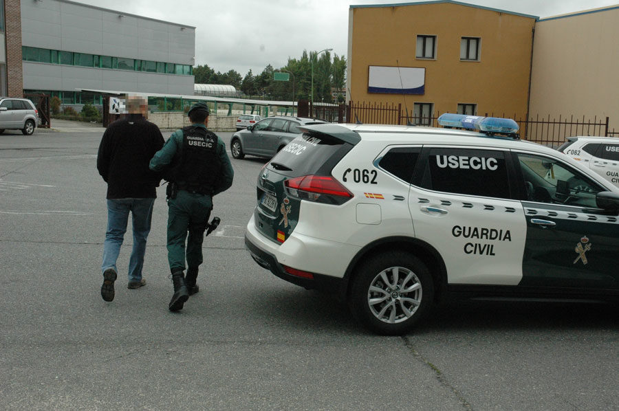 La Guardia Civil detiene a nueve personas por irregularidades en la dispensación de medicamentos veterinarios