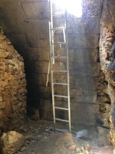 El hallazgo de una bóveda del XVII en la calle de San Juan provocará algunos retrasos en la obra