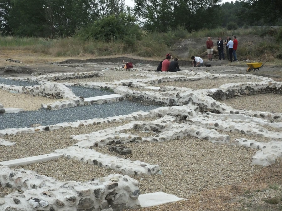 Los trabajos arqueológicos en Aguilafuente revelan una nueva área de 300 metros cuadrados