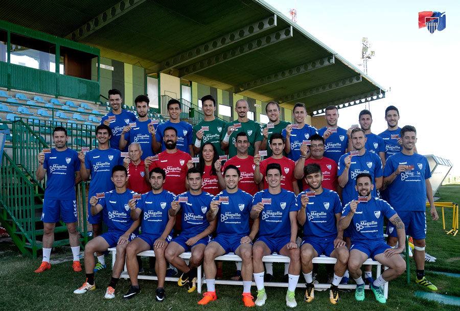 La plantilla de la Gimnástica se hace socia del club