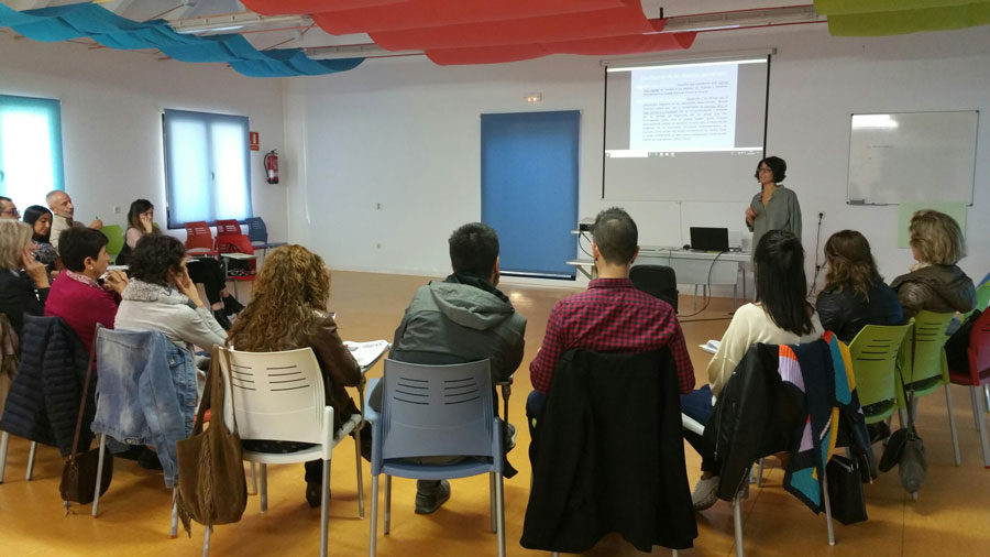 Los profesionales de intervención social de la Diputación se forman en materia de igualdad de género