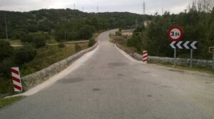 Abierto al tráfico ligero el puente de Bernardos tras efectuar obras de reparación del pavimento