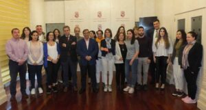 Ocho de los diez universitarios becados por la Diputación inician su periodo formativo en diferentes áreas de la institución