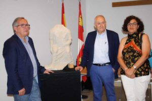 El Museo de Segovia recibe una escultura romana de Los Almadenes