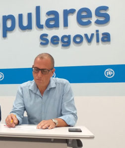 Pablo Pérez insiste en la dejadez de Clara Luquero con la renovación del contrato de la ORA