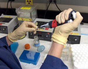 Dos laboratorios universitarios de Castilla y León comenzarán a realizar pruebas PCR