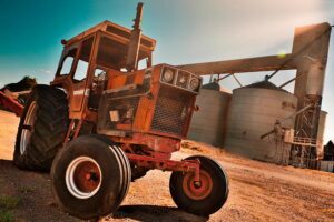 Unión de Campesinos de Segovia-UCCL se opone a la baja de oficio de los tractores y maquinaria más antiguos
