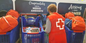 Fundación Solidaridad Carrefour entrega a Cruz Roja material escolar a favor de la infancia en riesgo social de Segovia
