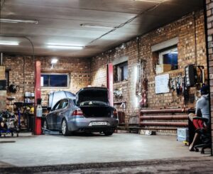 Alerta de estafa en talleres de reparación de automóviles