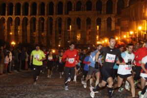 La Carrera de Fin de Año convoca a más de cuatro mil participantes por las calles de Segovia