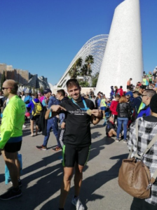 El segoviano Manuel Vicente Ortega termina la Maratón de Valencia para recaudar fondos