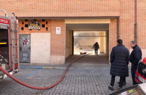 El garaje de Segovia afectado por un incendio sigue precintado