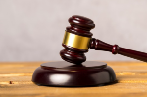 Condenado a 29 meses de cárcel un empresario segoviano por contratos falsos