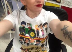 La diseñadora segoviana Claudia García lanza una camiseta con fines solidarios