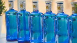 El Hospital de Segovia recibe agua mineral para profesionales y pacientes