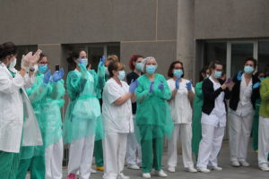 La enfermería española, de luto por el fallecimiento por COVID de una compañera en León
