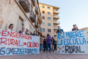 Más de 150 personas se movilizan en Segovia por una «educación pública de calidad»
