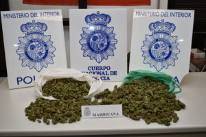 Dos detenidos con más de un kilo de marihuana en el parking del centro comercial ‘Luz de Castilla’