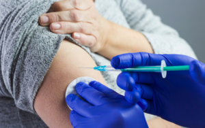 La vacunación contra la gripe supera en un mes la cifra de la pasada campaña