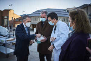 Ambientair y Eurofragance donan 500 velas solidarias en agradecimiento a los sanitarios segovianos