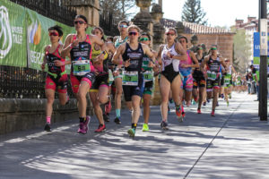 La Federación regional de triatlón reconoce la gran temporada de Marina Muñoz