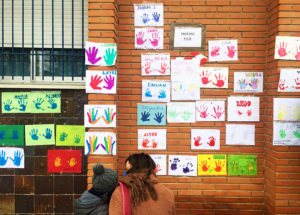Los niños decoran los centros de salud de la España Vaciada para visibilizar la falta de pediatras