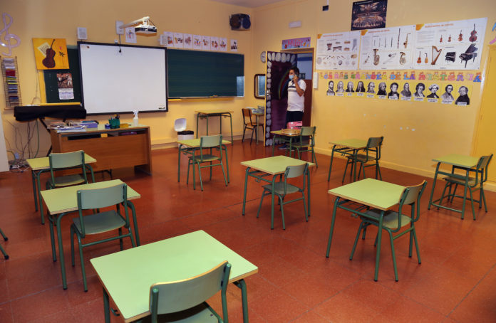 La Junta reformará 26 centros educativos