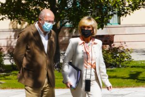 Igea critica que el Ejecutivo «subcontrate» la gestión de la pandemia