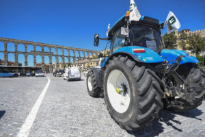 Un centenar de tractores visibilizan en las calles de Segovia las reclamaciones de UCCL