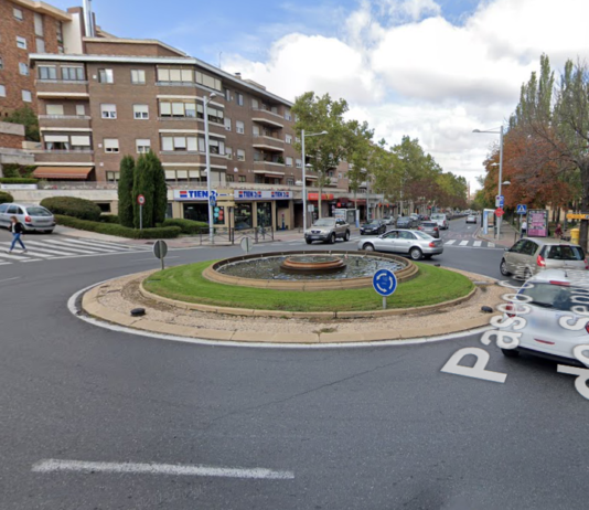 La fuente de Santo Tomás se enciende de verde por el Día Mundial del Farmacéutico
